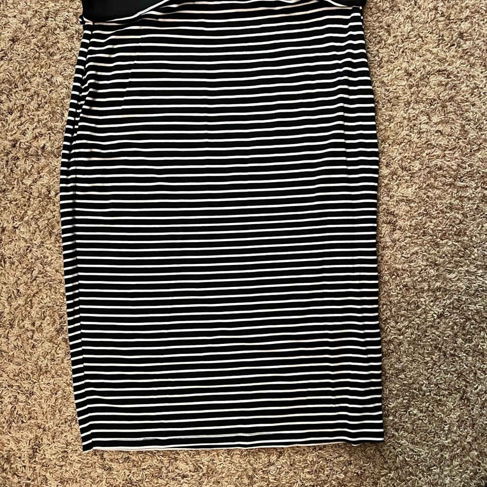 Old Navy Black and White Striped Pencil Skirt